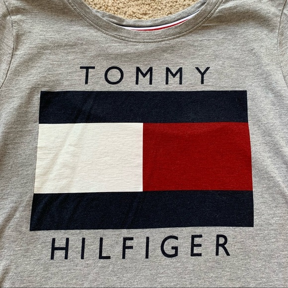 Tommy Hilfiger Medium Gray Flag Navy White Red Shirt Top Tee - Picture 2 of 3